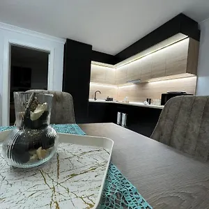 Luxury , Golem (Tirana) Albanie